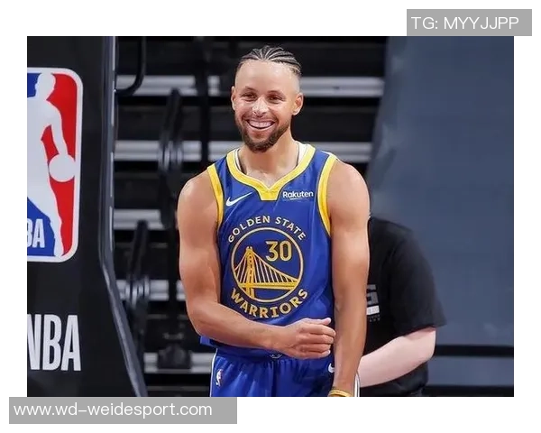 桑托斯称赞库里首节顽强表现一条腿打成21展现强硬风范